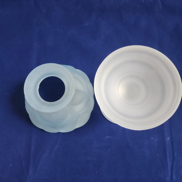 Vintage LE Smith Woodrose Leaf Blue Frosted Satin Glass Fairy Lamp - Picture 4 of 7